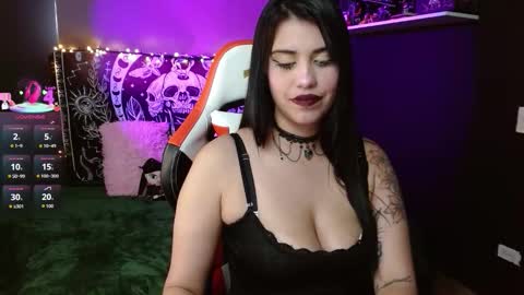 Snapshot of kalanypatterson25 chatting on 10/15/25, 06:41 kalany and jeremy online show from 10/15/25, 06:41