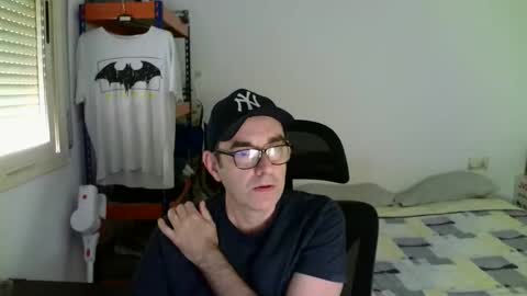 Snapshot of kalem48 chatting on 04/11/26, 08:40 MusicMen49 online show from 04/11/26, 08:40