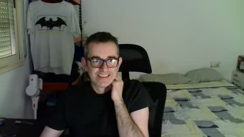 Snapshot of kalem48 chatting on 04/12/26, 12:32 MusicMen49 online show from 04/12/26, 12:32