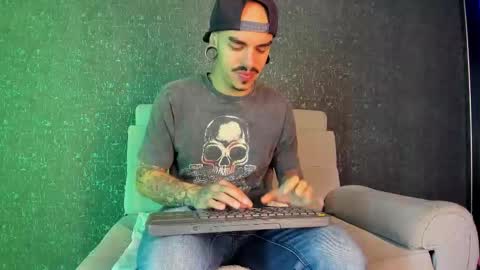 Snapshot of kaletattoos chatting on 10/16/25, 11:00 Kale online show from 10/16/25, 11:00
