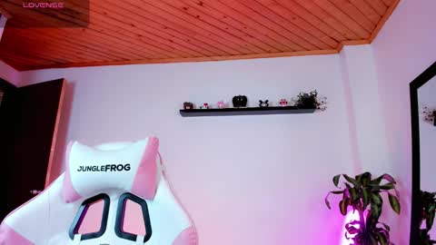 Kali Ka Please help me with your thumbs up its important   dont forget my birthday on October 26 online show from 09/11/25, 06:08