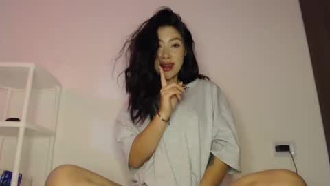 Snapshot of kalindi_ chatting on 01/17/25, 04:15 ONLY FANS cami0777 FANSLY Camilabcruz777 instagram online show from 01/17/25, 04:15