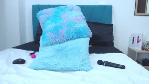 Kamilalopez online show from 01/22/25, 02:15