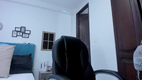 Kamilalopez online show from 10/06/25, 09:45