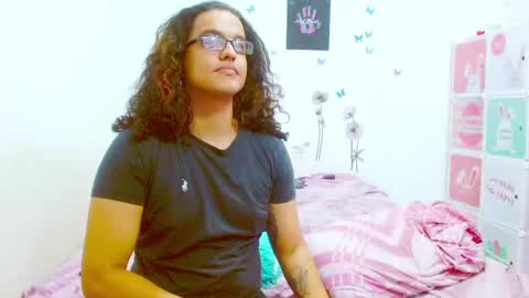 Snapshot of kami_chigiri chatting on 02/28/25, 12:43 Dante and Carolina independient model online show from 02/28/25, 12:43