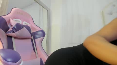 Snapshot of kamila_arias chatting on 12/06/24, 12:05 online show from 12/06/24, 12:05