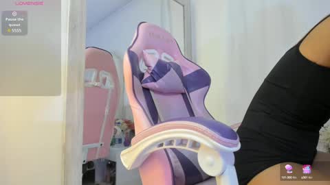 Snapshot of kamila_arias chatting on 12/13/24, 12:06 online show from 12/13/24, 12:06