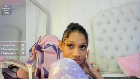 Snapshot of kamila_arias chatting on 01/06/25, 03:29 online show from 01/06/25, 03:29