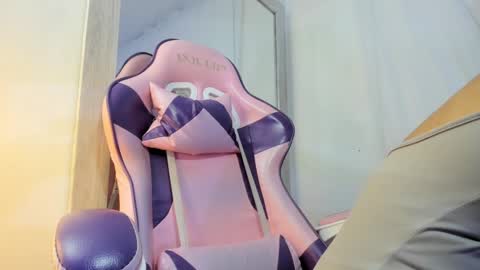 Snapshot of kamila_arias chatting on 01/08/25, 12:37 online show from 01/08/25, 12:37