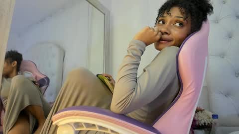 Snapshot of kamila_arias chatting on 01/08/25, 03:39 online show from 01/08/25, 03:39