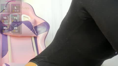 Snapshot of kamila_arias chatting on 01/27/25, 12:05 online show from 01/27/25, 12:05