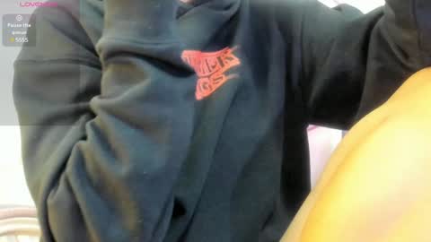 Snapshot of kamila_arias chatting on 01/28/25, 12:11 online show from 01/28/25, 12:11