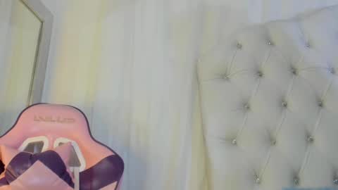 Snapshot of kamila_arias chatting on 03/06/25, 12:09 online show from 03/06/25, 12:09