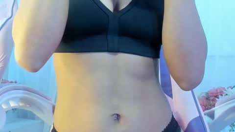 Snapshot of kamila_arias chatting on 03/08/25, 12:09 online show from 03/08/25, 12:09