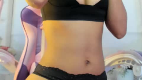 Snapshot of kamila_arias chatting on 03/11/25, 12:17 online show from 03/11/25, 12:17