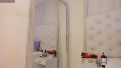 Snapshot of kamila_arias chatting on 09/10/25, 12:49 online show from 09/10/25, 12:49