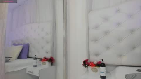 Snapshot of kamila_arias chatting on 10/02/25, 12:23 online show from 10/02/25, 12:23