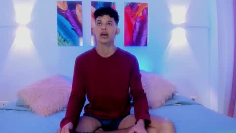 Snapshot of kamisuarezz chatting on 11/28/25, 06:21 Kami online show from 11/28/25, 06:21