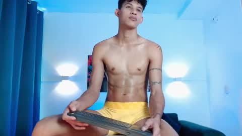 Snapshot of kamisuarezz chatting on 12/13/25, 07:53 Kami online show from 12/13/25, 07:53