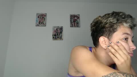 Snapshot of kammy_cami chatting on 01/05/26, 05:27 kammy y camila online show from 01/05/26, 05:27