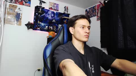 Snapshot of kanekixxxhot chatting on 10/11/25, 03:43 andres online show from 10/11/25, 03:43