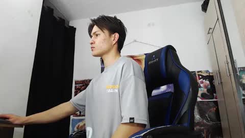 Snapshot of kanekixxxhot chatting on 11/18/25, 01:26 andres online show from 11/18/25, 01:26