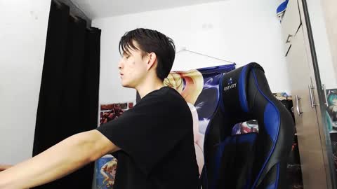 Snapshot of kanekixxxhot chatting on 11/29/25, 01:14 andres online show from 11/29/25, 01:14