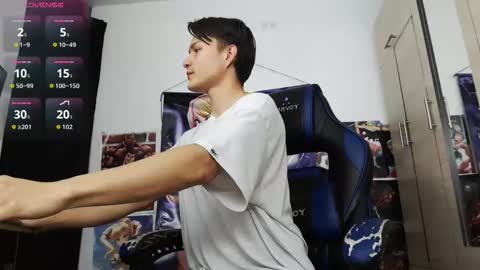 Snapshot of kanekixxxhot chatting on 05/10/26, 12:32 andres online show from 05/10/26, 12:32