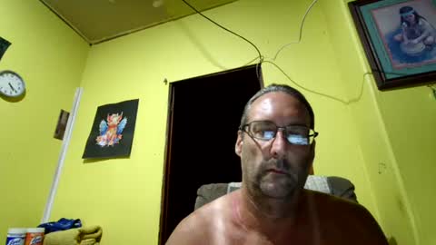 Snapshot of kansasfarmer1 chatting on 10/15/25, 09:20 kansasfarmer1 online show from 10/15/25, 09:20