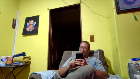 Snapshot of kansasfarmer1 chatting on 10/19/25, 11:38 kansasfarmer1 online show from 10/19/25, 11:38