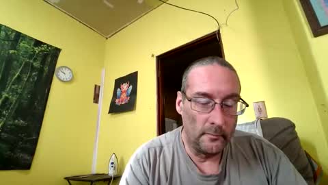 Snapshot of kansasfarmer1 chatting on 12/19/25, 03:52 kansasfarmer1 online show from 12/19/25, 03:52