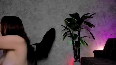 Emma online show from 12/01/25, 01:32