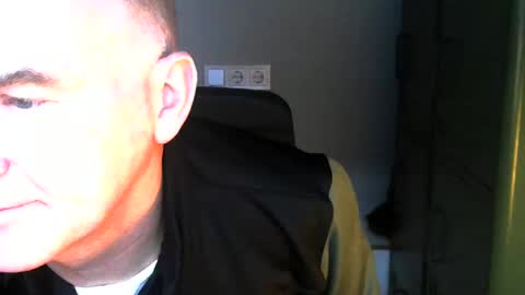 Snapshot of kapitein_rob chatting on 12/18/24, 03:00 Robbie online show from 12/18/24, 03:00