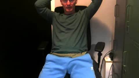 Snapshot of kapitein_rob chatting on 04/08/26, 04:45 Robbie online show from 04/08/26, 04:45