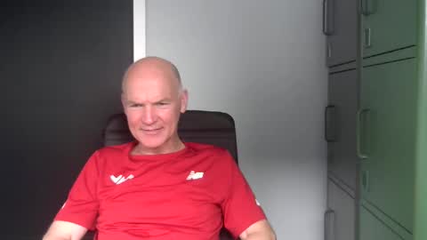 Snapshot of kapitein_rob chatting on 04/15/26, 03:08 Robbie online show from 04/15/26, 03:08