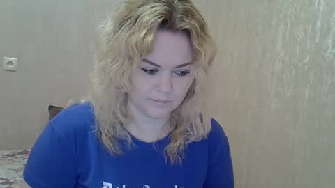 Snapshot of karennelsonx chatting on 02/20/25, 09:22 karennelsonx online show from 02/20/25, 09:22