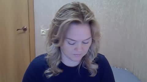 Snapshot of karennelsonx chatting on 10/23/25, 11:09 karennelsonx online show from 10/23/25, 11:09