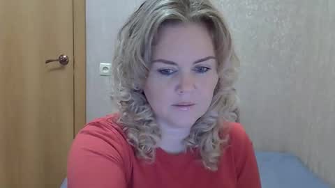 Snapshot of karennelsonx chatting on 10/26/25, 12:44 karennelsonx online show from 10/26/25, 12:44