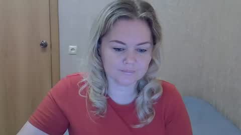Snapshot of karennelsonx chatting on 06/12/26, 01:32 karennelsonx online show from 06/12/26, 01:32