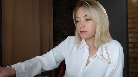 Snapshot of karina_fun chatting on 01/27/25, 03:37 karina online show from 01/27/25, 03:37