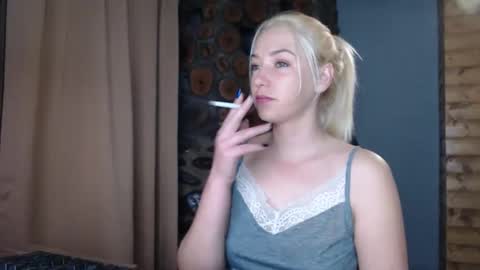 Snapshot of karina_fun chatting on 12/15/25, 03:11 karina online show from 12/15/25, 03:11