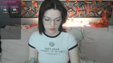 Snapshot of karina_kelly chatting on 11/11/25, 02:33 karina online show from 11/11/25, 02:33