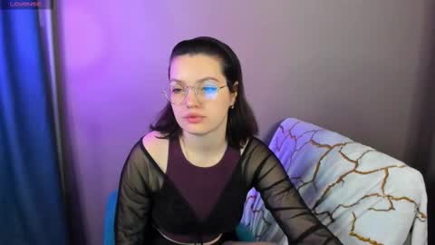 Snapshot of karina_kelly chatting on 12/15/25, 03:44 karina online show from 12/15/25, 03:44