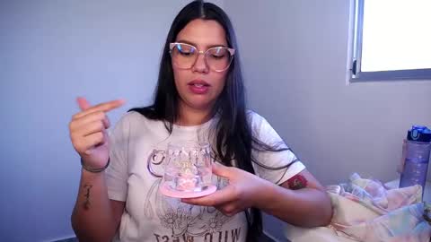 Snapshot of karina_santiago chatting on 01/29/25, 09:39 Karina online show from 01/29/25, 09:39