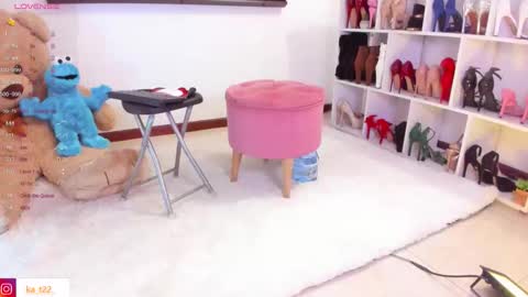 Snapshot of karina_torres_ chatting on 10/08/25, 12:19 Karina online show from 10/08/25, 12:19