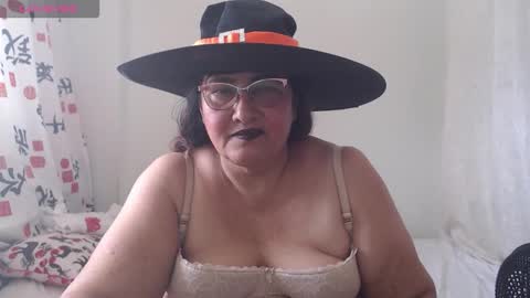 Snapshot of karina_turbay chatting on 10/31/25, 03:35 Karina online show from 10/31/25, 03:35