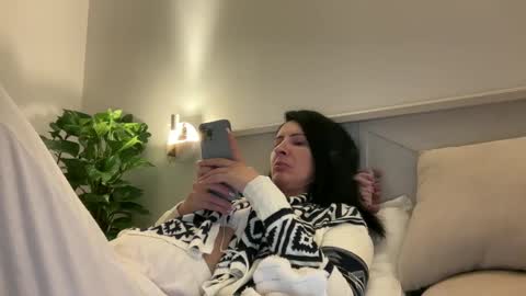 Snapshot of karinablair chatting on 12/20/24, 11:05 Karina online show from 12/20/24, 11:05