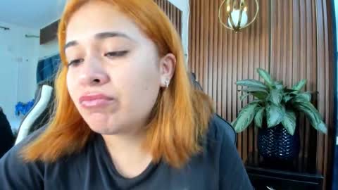 Snapshot of karinasanchezz chatting on 10/13/25, 12:32 karinasanchezz online show from 10/13/25, 12:32