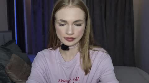 Snapshot of karinchik544 chatting on 11/11/25, 01:55 karinchik544 online show from 11/11/25, 01:55