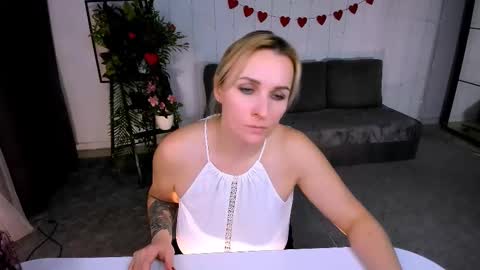 Snapshot of karinella_x chatting on 02/21/25, 09:32 Karina  online show from 02/21/25, 09:32